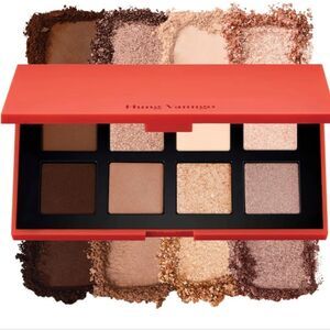 HUNG VANNGO BEAUTY
Color Story Eyeshadow Palette
New Neutral